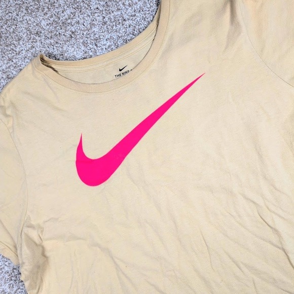 Nike The Nike Tee XXL Womens T-Shirt Beige Pink Athletic Cut Swoosh Top - Picture 1 of 5